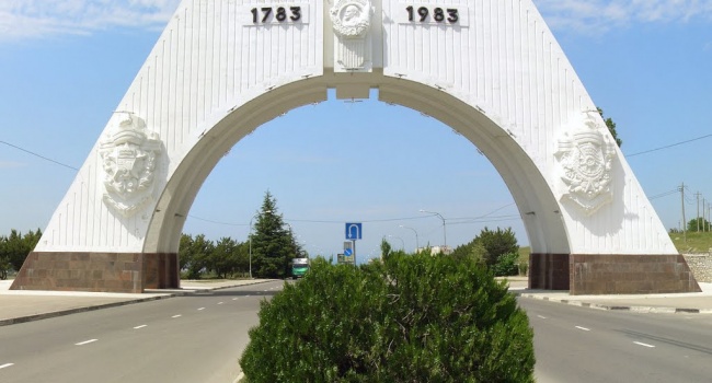 Новый сезон в Крыму: мусорные свалки и заброшенные пляжи