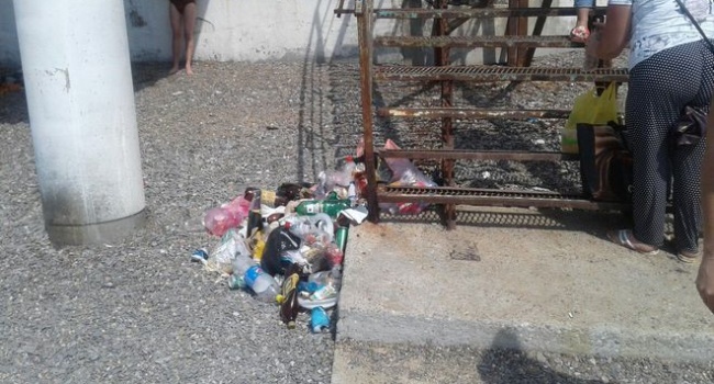 Новый сезон в Крыму: мусорные свалки и заброшенные пляжи