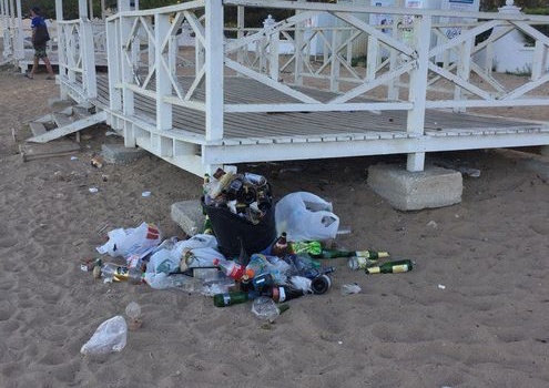 Новый сезон в Крыму: мусорные свалки и заброшенные пляжи