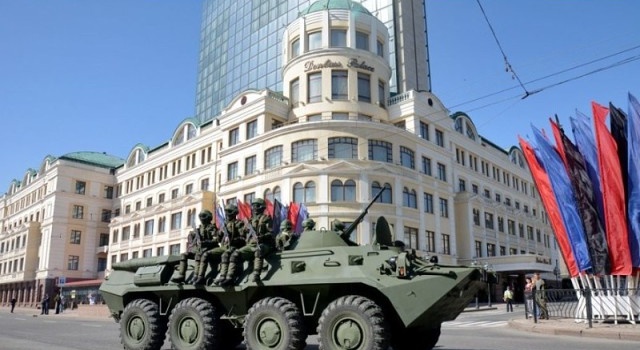 В Донецке прошла репетиция военного парада