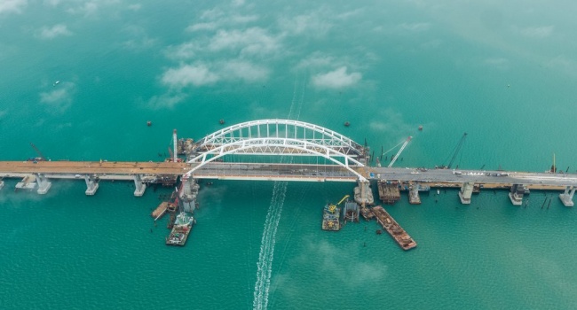 Опасаются за Крымский мост: в ФСБ назвали причину проверки идущих в Украину кораблей Опасаются за Крымский мост: в ФСБ назвали причину проверки идущих в Украину кораблей