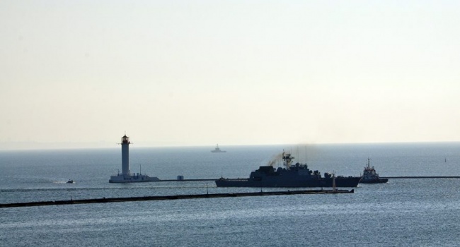 Россия в Черном море задержала украинское судно Россия в Черном море задержала украинское судно