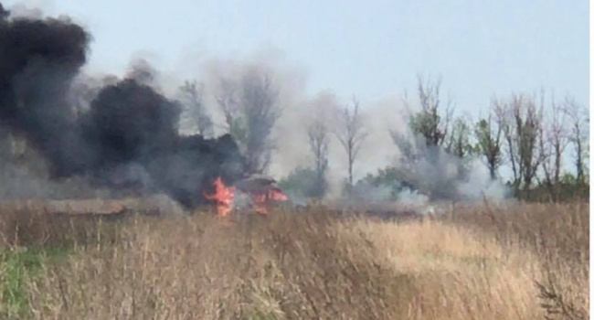 Боевики на Донбассе подорвали автомобиль волонтеров 