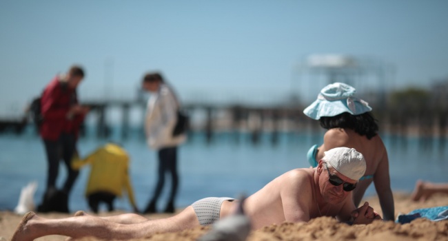 «Нынче в Ялту едут с раскладушками»: в сети появились забавные фото