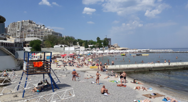 Никогда такого не было: в Интернете сравнили пляжи в Крыму и Одессе 