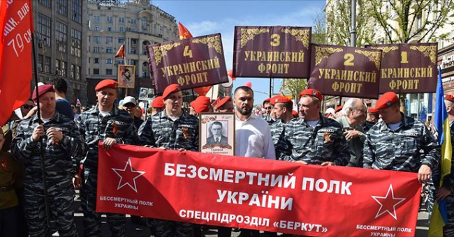 Беглый экс-глава МВД Украины Захарченко и  бойцы расформированного «Беркута» участвовали в акции «Бессмертный полк» в Москве