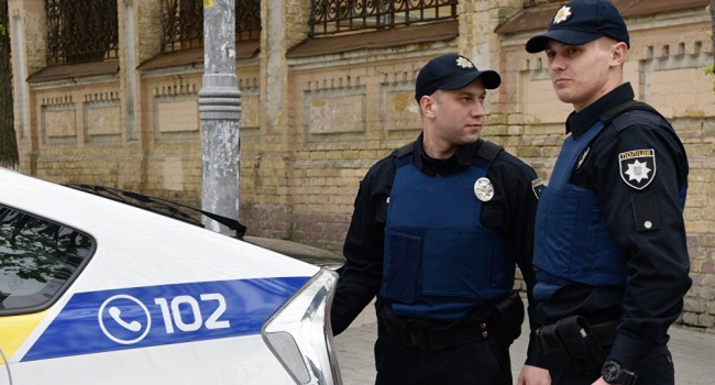 В Украине начала работу патрульная полиция в Крыму и Севастополе В Украине начала работу патрульная полиция в Крыму и Севастополе
