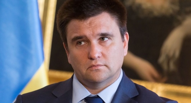 Климкин: «Призываю всех украинцев не ехать на ЧМ по футболу в Россию» Климкин: «Призываю всех украинцев не ехать на ЧМ по футболу в Россию»