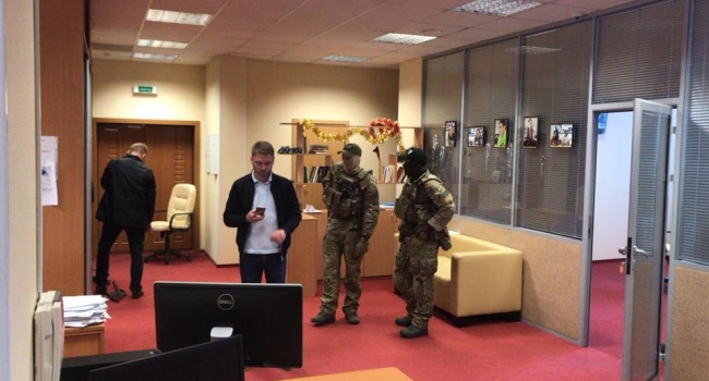 Правоохранители показали, что было найдено в офисе РИА «Новости Украина», - кадры