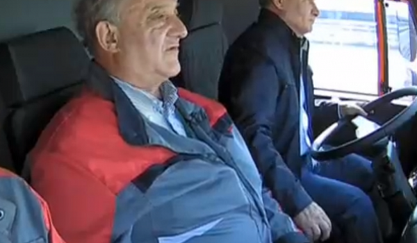 «Я не видел»: Песков нелепо оправдался за конфуз Путина на Крымском мосту «Я не видел»: Песков нелепо оправдался за конфуз Путина на Крымском мосту