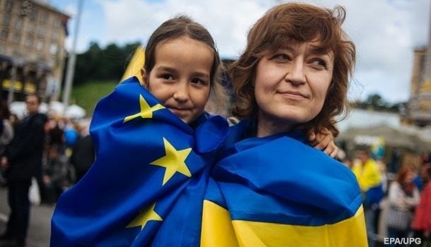 Социологи: более половина украинцев поддерживают вступление Украины в ЕС Социологи: более половина украинцев поддерживают вступление Украины в ЕС