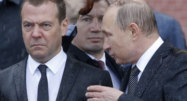 Российский публицист рассказал, зачем Путину Медведев