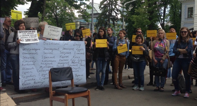 «Хватит сидеть!»: активисты на Банковой потребовали больших усилий по освобождению узников Кремля