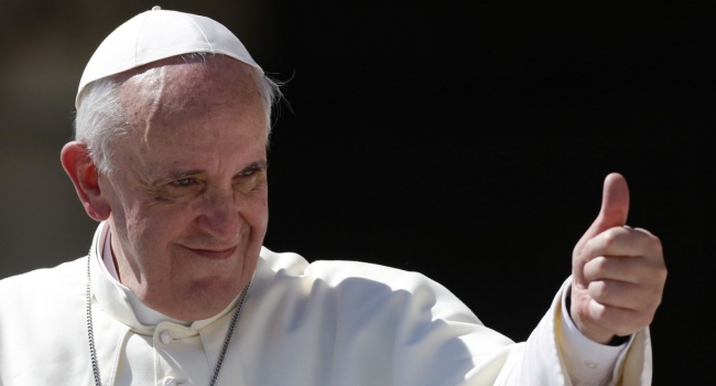 Новый скандал: Папа Римский заявил о любви Бога к геям