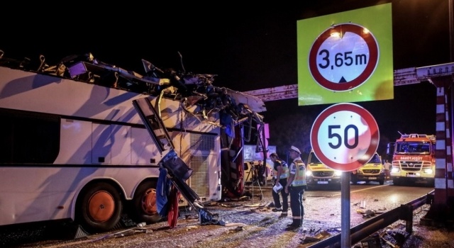 Пол-автобуса срезало: в Венгрии произошло страшное ДТП с гражданами Украины 