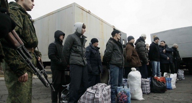 Киев предложил Москве провести обмен осужденных в Украине россиянина на заключенных Кремлем украинцев до ЧМ 2018