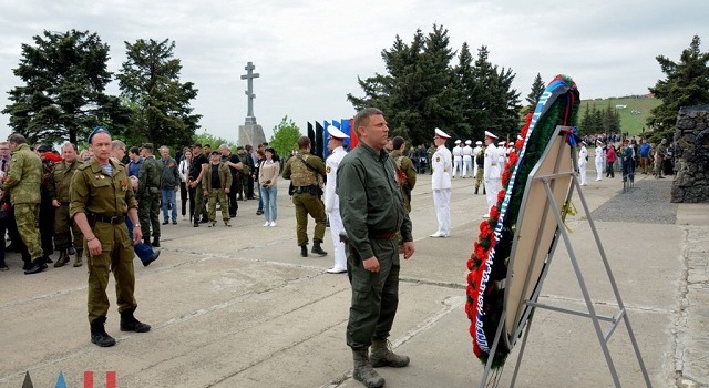 Лучше не подходить к народу: интернет-пользователи активно обсуждают фото главаря «ДНР» Захарченко 