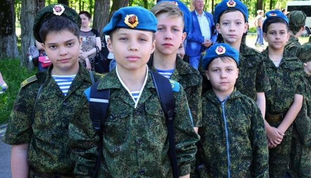 «Товарищу Захеру спасибо за счастливое детство»: в сети показали печальные фото детей из оккупированного Донбасса 