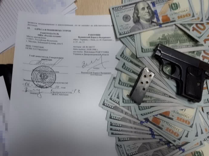 СБУ: в банковской ячейке Вышинского обнаружено оружие и сотни тысяч долларов США