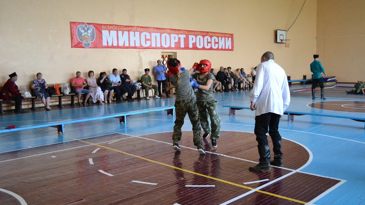 Слет ряженных патриотов: оккупанты в Крыму провели очередную пропагандистскую акцию с детьми Слет ряженных патриотов: оккупанты в Крыму провели очередную пропагандистскую акцию с детьми