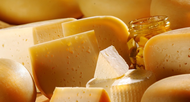 «Импортозамещение по-крымски»: в Севастополе продают сыр с червями