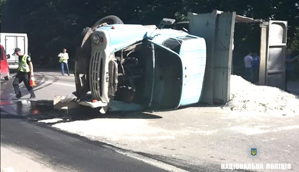 ДТП на Прикарпатье: в результате столкновения рейсового автобуса  ЗИЛ-130 погибли люди