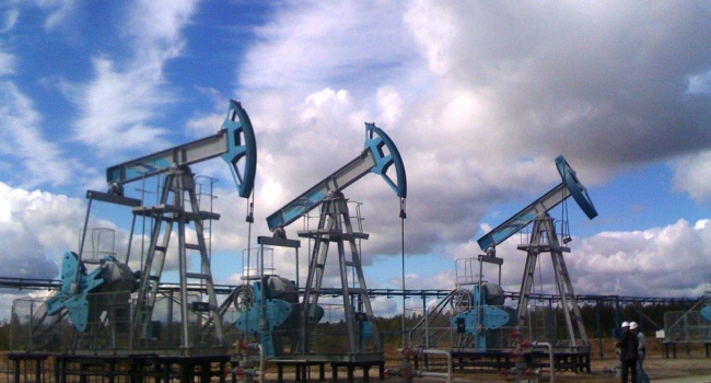 Мировые цены на нефть растут на фоне новости из США Мировые цены на нефть растут на фоне новости из США