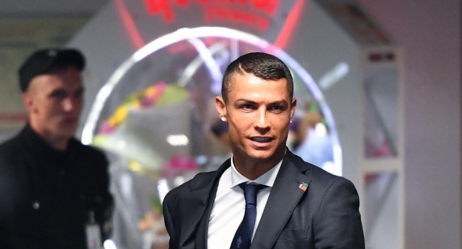 Звезды мирового футбола прилетели в Россию, - фоторепортаж