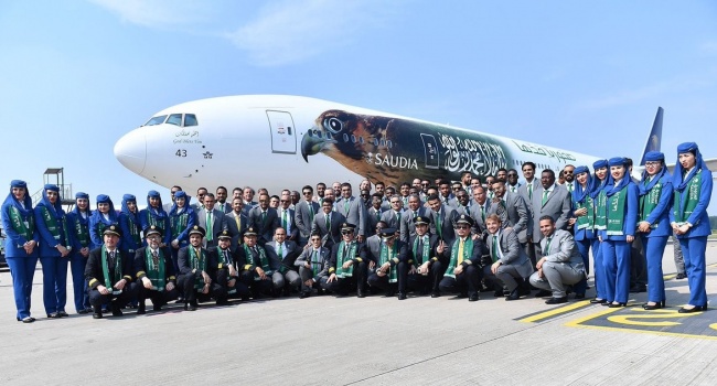 Звезды мирового футбола прилетели в Россию, - фоторепортаж