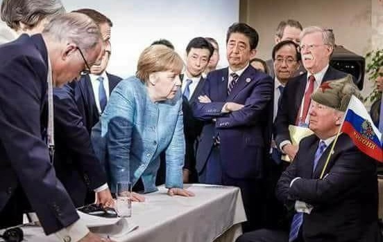 В сети высмеяли скандальное фото с саммита «Большой семерки»