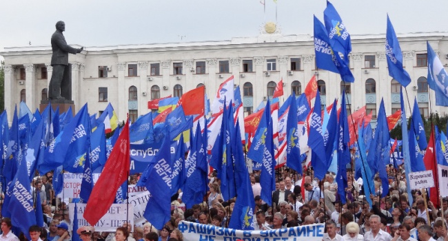 Несмотря на запрет: в Украине все еще действуют КПУ и «Партия регионов» Несмотря на запрет: в Украине все еще действуют КПУ и «Партия регионов»