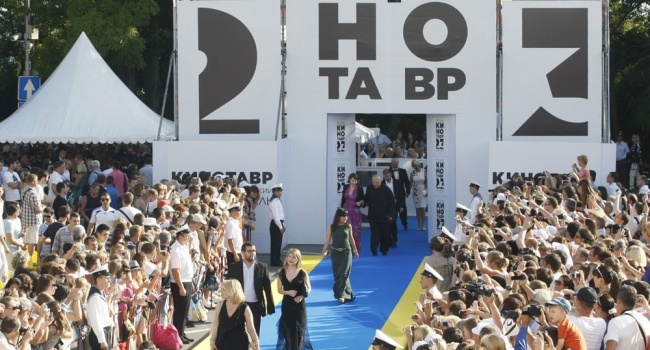 В прямом эфире росТВ устроили демарш из-за Сенцова: неудобные кадры вскоре вырезали В прямом эфире росТВ устроили демарш из-за Сенцова: неудобные кадры вскоре вырезали