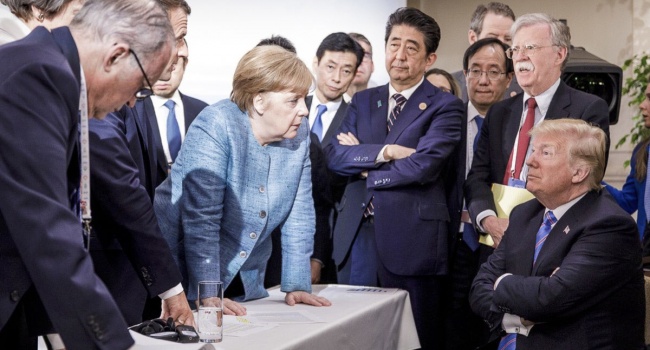 Трамп прокомментировал скандальный снимок с саммита G7 Трамп прокомментировал скандальный снимок с саммита G7