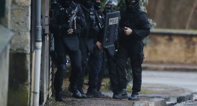 Заложники в Париже: полиция арестовала злоумышленника и освободила людей