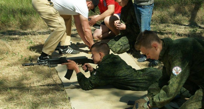 В Крыму детей активно привлекают к военной подготовке – постпред Порошенко 