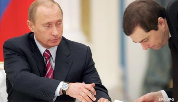 Сурков сохранил должность помощника Путина Сурков сохранил должность помощника Путина