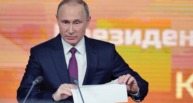 Политолог: Путина устраивает нынешний статус-кво, потому что он медленно, но уверено подрывает рейтинг действующего президента