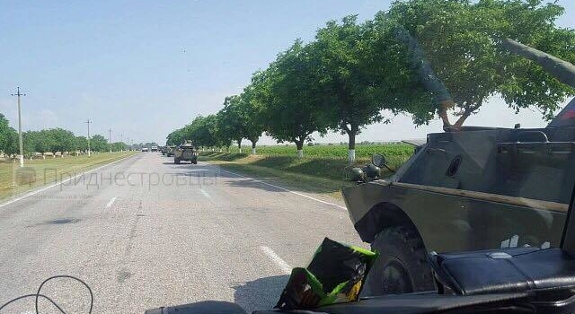 На границе Украины была замечена огромная колонна военной техники РФ На границе Украины была замечена огромная колонна военной техники РФ