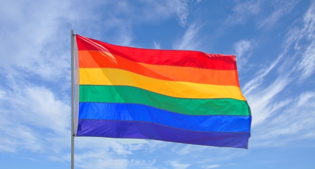Обозреватель: «Гей-парады приносят в казну миллионы долларов»