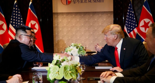 Белый дом показал лучшие фото с саммита КНДР-США