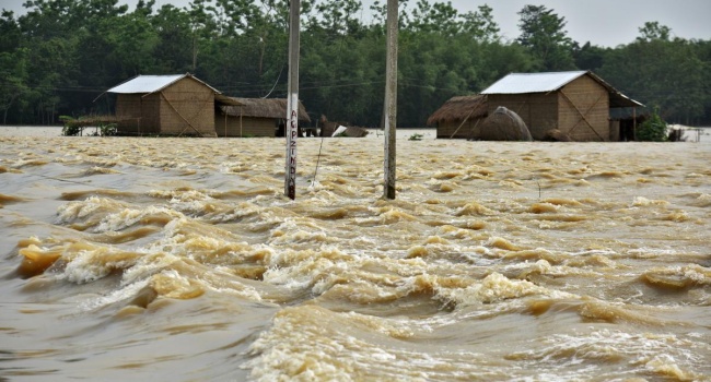 Страшные наводнения в Индии: сотни тысяч пострадавших