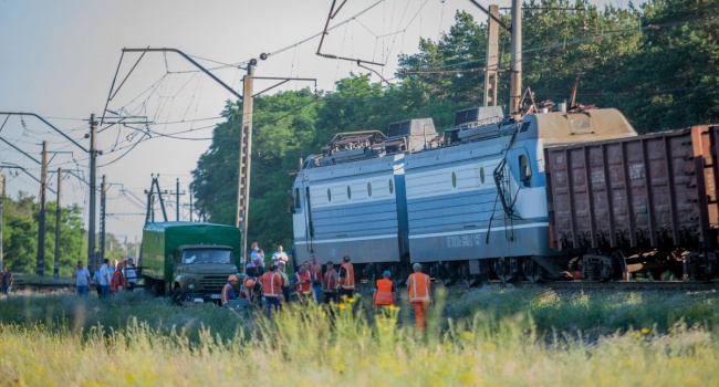 Политолог: крушение товарного поезда в Днепре – это просто памятник нашему типичному наплевательству