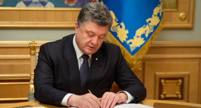 Петр Порошенко подписал указ о трансплантации органов Петр Порошенко подписал указ о трансплантации органов