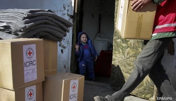 В «ДНР» доставят 152 тонны гумпомощи от Красного Креста 