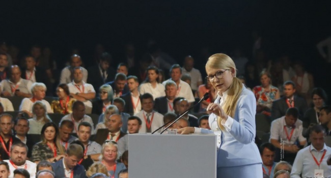 Телеведущая: прикрыть войну и оккупацию светлыми роликами, голыми бедрами и рассказами о печати домов не удастся Телеведущая: прикрыть войну и оккупацию светлыми роликами, голыми бедрами и рассказами о печати домов не удастся