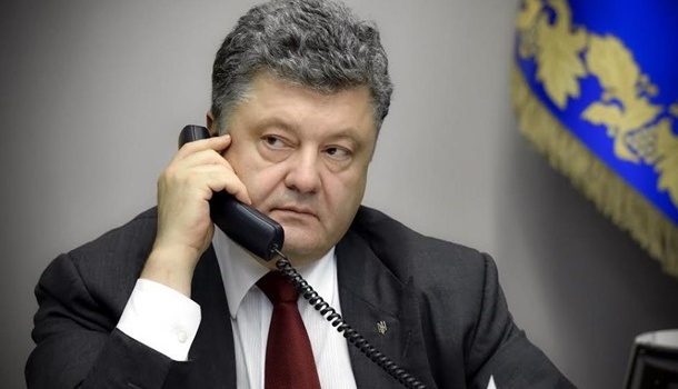 Порошенко второй раз за две недели поговорил по телефону с Путиным Порошенко второй раз за две недели поговорил по телефону с Путиным