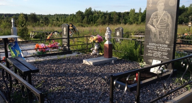 На кладбище Пскова появились памятники кадровым «ихтамнетам» тайно погибшим в Украине