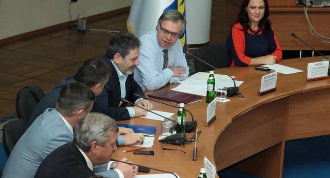 Общественники требуют от депутатов отозвать прогульщиков из Нацсовтеа по вопросам ТБ и радиовещания и заняться наконец-то «Интером» Общественники требуют от депутатов отозвать прогульщиков из Нацсовтеа по вопросам ТБ и радиовещания и заняться наконец-то «Интером»