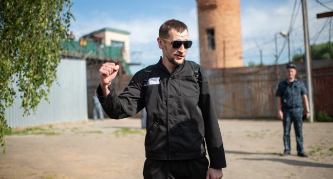 Брат оппозиционера Навального вышел на свободу спустя 3,5 года после тюрьмы Брат оппозиционера Навального вышел на свободу спустя 3,5 года после тюрьмы