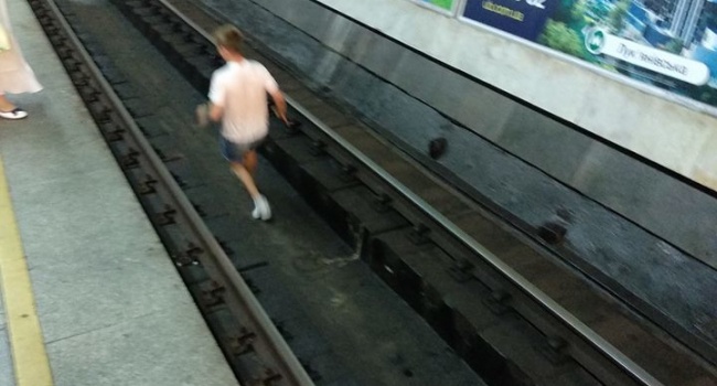 «Захотели развлечься»: дети прыгнули под колеса поезда киевского метро, - кадры